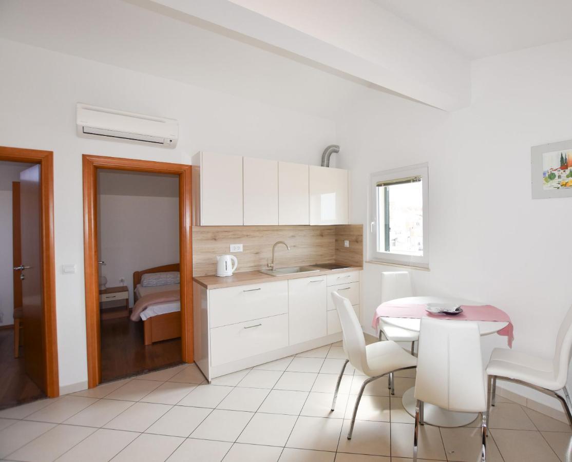 Apartments Danica Primosten Luaran gambar